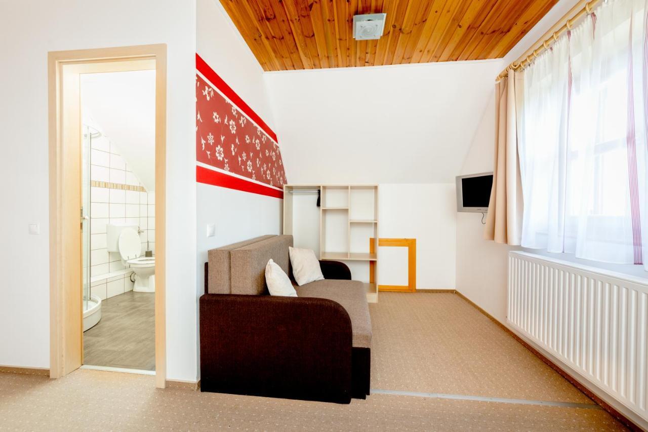 Rozmaring Vendeghaz Hotel Zengővárkony Екстериор снимка